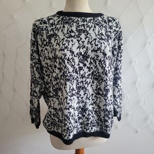 SALE! Labeless Vintage Winter Sweater  • Monochrome• Cropped • Sz Lrg